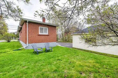 739 King Street W Oshawa ON L1J 2L2