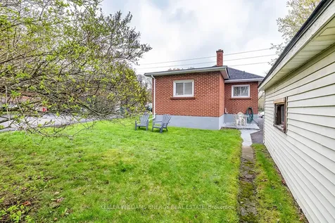 739 King Street W Oshawa ON L1J 2L2