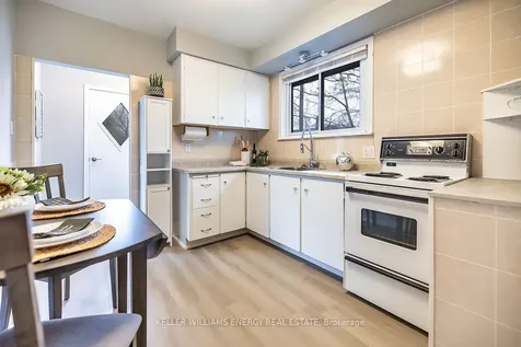 739 King Street W Oshawa ON L1J 2L2