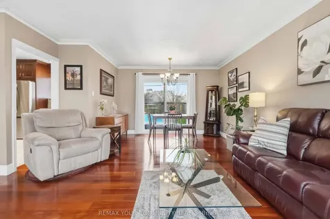 24 Mendip Crescent Toronto ON M1P 1Y4