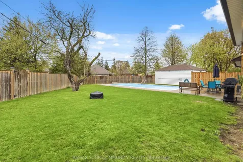 24 Mendip Crescent Toronto ON M1P 1Y4