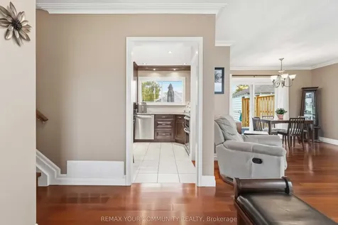24 Mendip Crescent Toronto ON M1P 1Y4