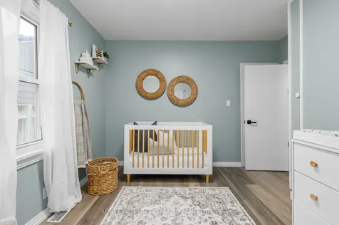 436 Fairleigh Avenue Oshawa ON L1J 2W5