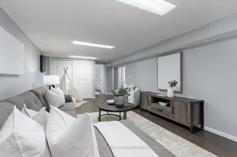 436 Fairleigh Avenue Oshawa ON L1J 2W5