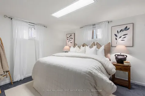 436 Fairleigh Avenue Oshawa ON L1J 2W5