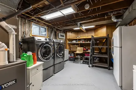 436 Fairleigh Avenue Oshawa ON L1J 2W5