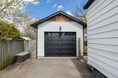436 Fairleigh Avenue Oshawa ON L1J 2W5