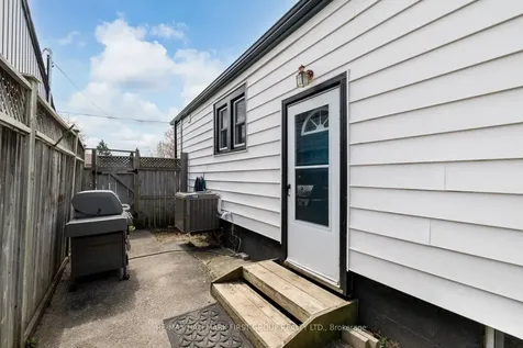 436 Fairleigh Avenue Oshawa ON L1J 2W5