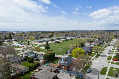 436 Fairleigh Avenue Oshawa ON L1J 2W5