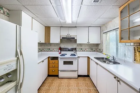 490 Old Harwood Avenue Ajax ON L1T 3L1