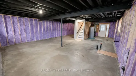 11 Pine Street Ajax ON L1S 1X8