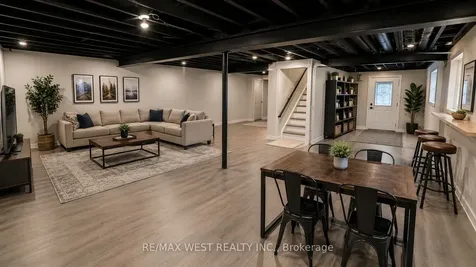 11 Pine Street Ajax ON L1S 1X8