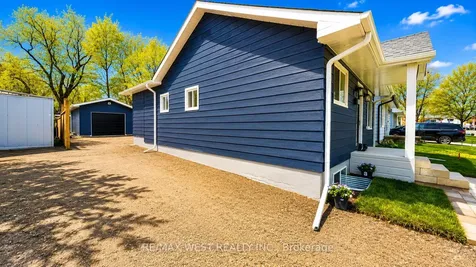 11 Pine Street Ajax ON L1S 1X8
