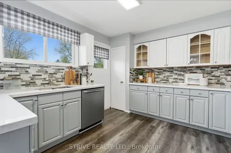 284 College Avenue Oshawa ON L1J 1R8