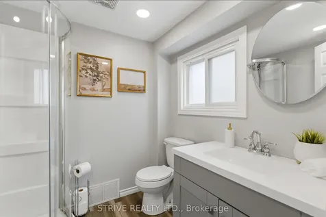 284 College Avenue Oshawa ON L1J 1R8