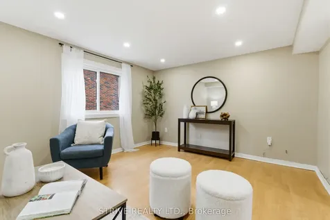 284 College Avenue Oshawa ON L1J 1R8