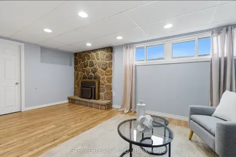 284 College Avenue Oshawa ON L1J 1R8