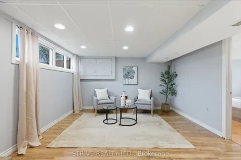 284 College Avenue Oshawa ON L1J 1R8