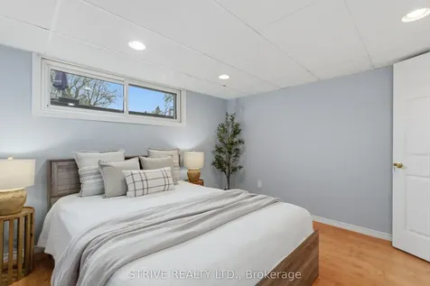 284 College Avenue Oshawa ON L1J 1R8