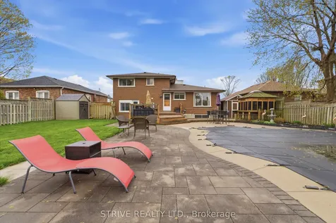 284 College Avenue Oshawa ON L1J 1R8