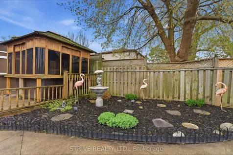 284 College Avenue Oshawa ON L1J 1R8