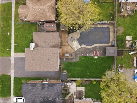 284 College Avenue Oshawa ON L1J 1R8