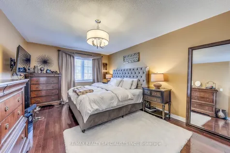 71 Summerside Avenue Whitby ON L1R 0J9