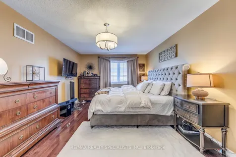 71 Summerside Avenue Whitby ON L1R 0J9