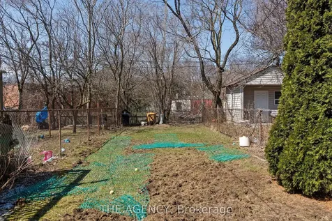 402 Kingston Road Toronto ON M4L 1T9
