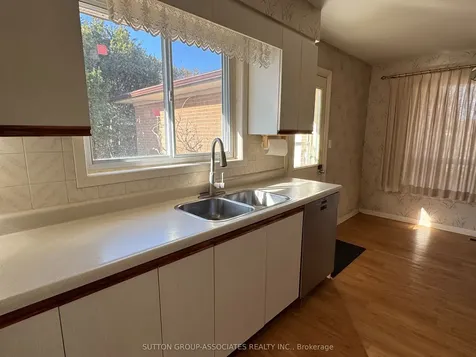 11 Castor Crescent Toronto ON M1G 3R1