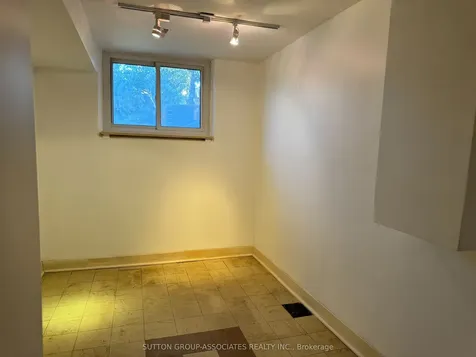 11 Castor Crescent Toronto ON M1G 3R1