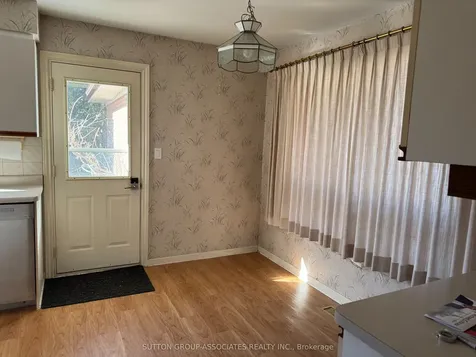 11 Castor Crescent Toronto ON M1G 3R1
