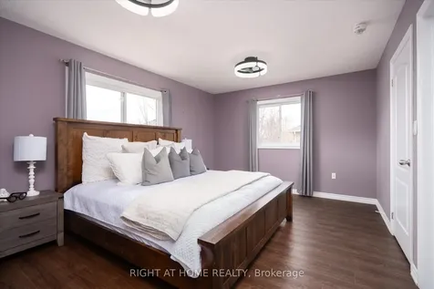 40 Markham Trail Clarington ON L1C 0S4