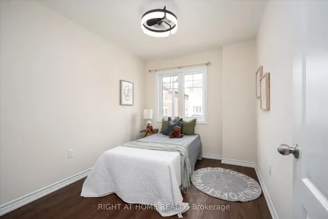 40 Markham Trail Clarington ON L1C 0S4