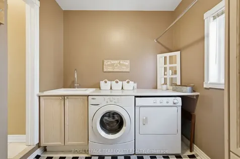 20 Selkirk Drive Whitby ON L1M 2E6