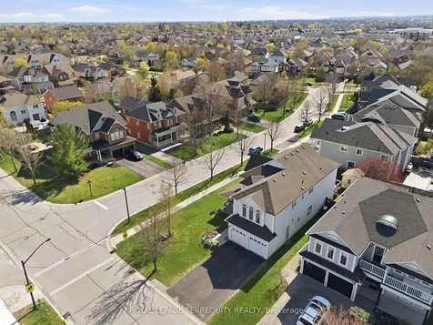 20 Selkirk Drive Whitby ON L1M 2E6
