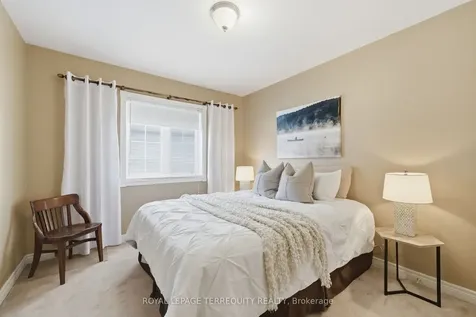 20 Selkirk Drive Whitby ON L1M 2E6