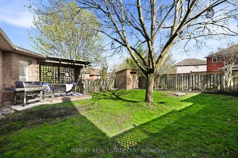 19 Cork Drive Whitby ON L1R 2C7