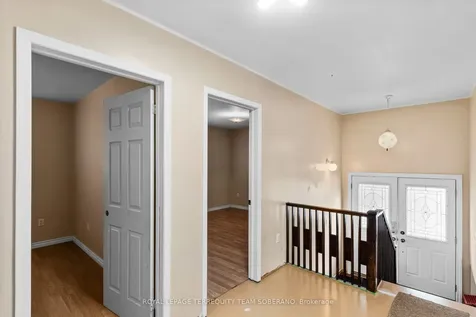378 Elmgrove Avenue Oshawa ON L1J 2C5