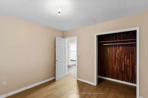 378 Elmgrove Avenue Oshawa ON L1J 2C5
