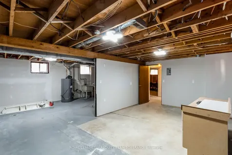 378 Elmgrove Avenue Oshawa ON L1J 2C5