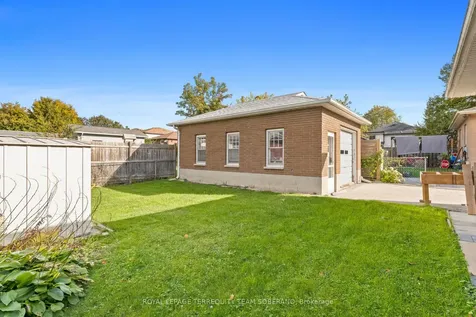 378 Elmgrove Avenue Oshawa ON L1J 2C5