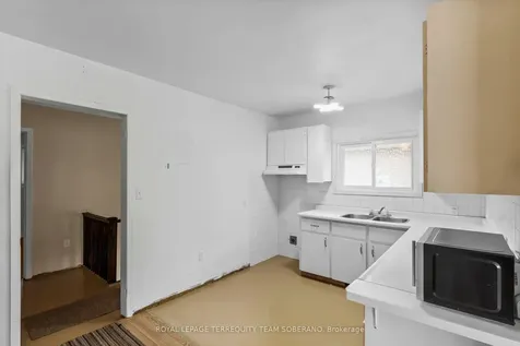 378 Elmgrove Avenue Oshawa ON L1J 2C5