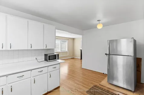 378 Elmgrove Avenue Oshawa ON L1J 2C5