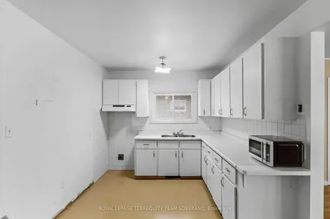 378 Elmgrove Avenue Oshawa ON L1J 2C5