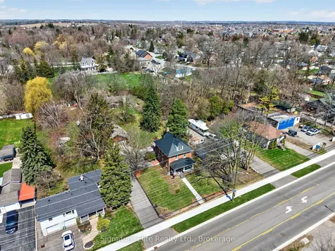 60 Winchester Road E Whitby ON L1M 1B4
