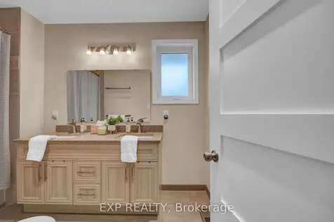 270 Fairlawn Court Oshawa ON L1J 4P9