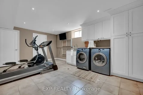 270 Fairlawn Court Oshawa ON L1J 4P9
