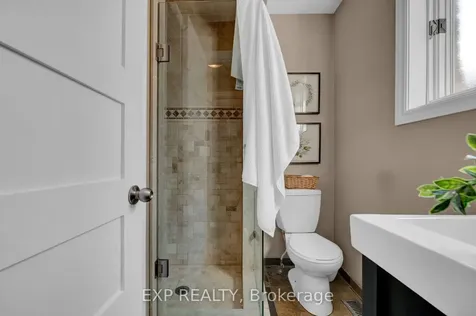 270 Fairlawn Court Oshawa ON L1J 4P9