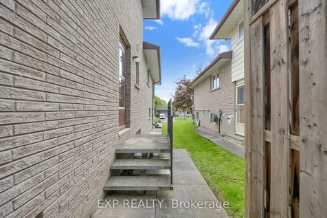 270 Fairlawn Court Oshawa ON L1J 4P9